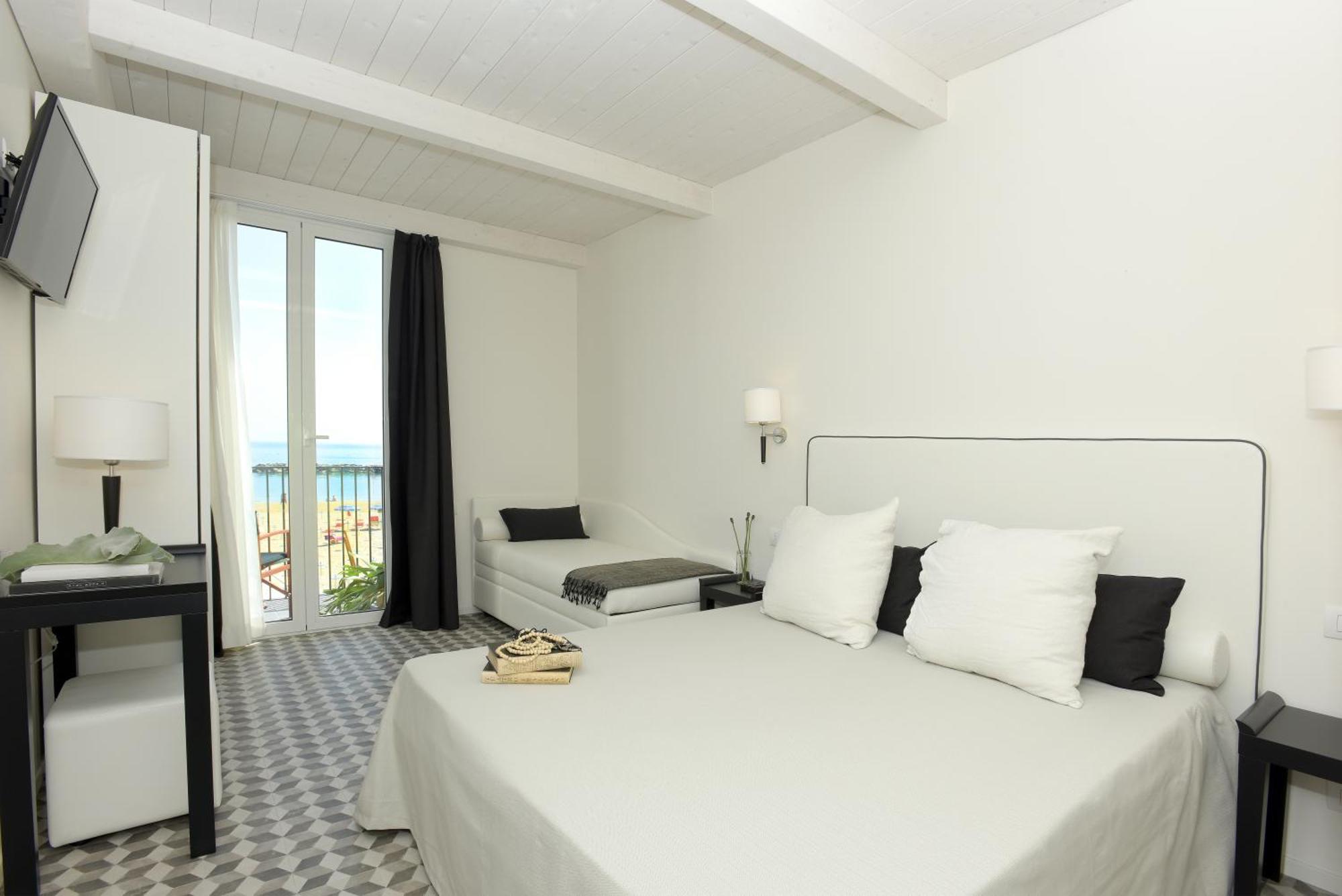 Hotel Capanni Bellaria-Igea Marina Bagian luar foto