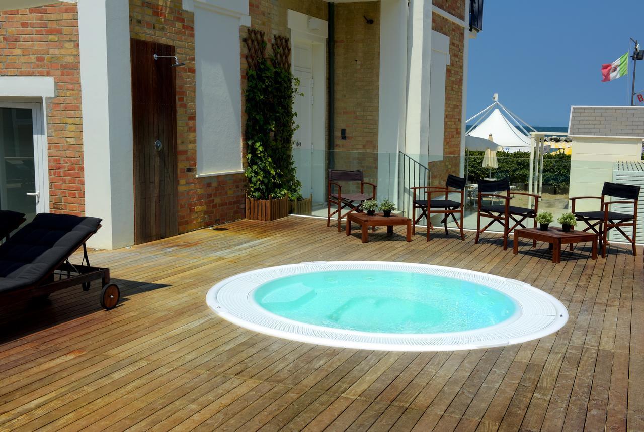 Hotel Capanni Bellaria-Igea Marina Bagian luar foto